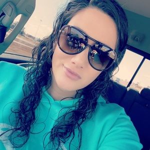 Meet your Posher, Monica